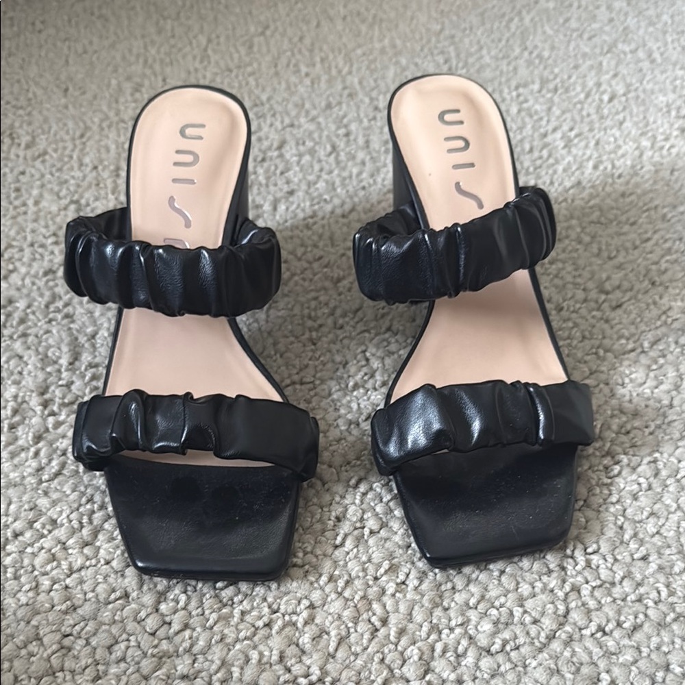 Unisa Black Ruffled Strap Sandals